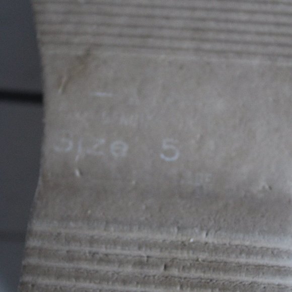 UGG Mini Boot, Genuine Australian Sheepskin Chand's Boots, Size 5 - Picture 6 of 6